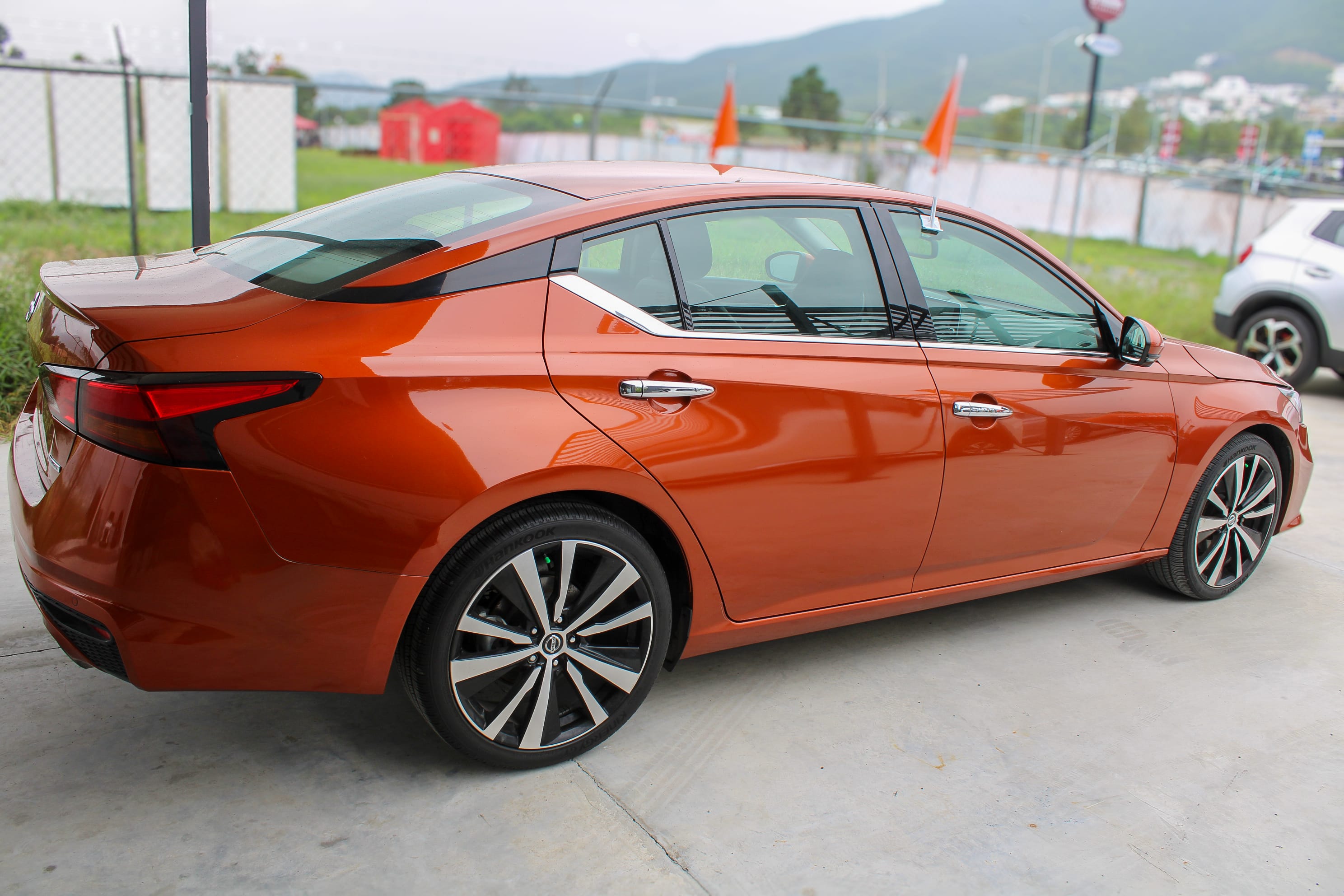 NISSAN ALTIMA NARANJA-5.jpg